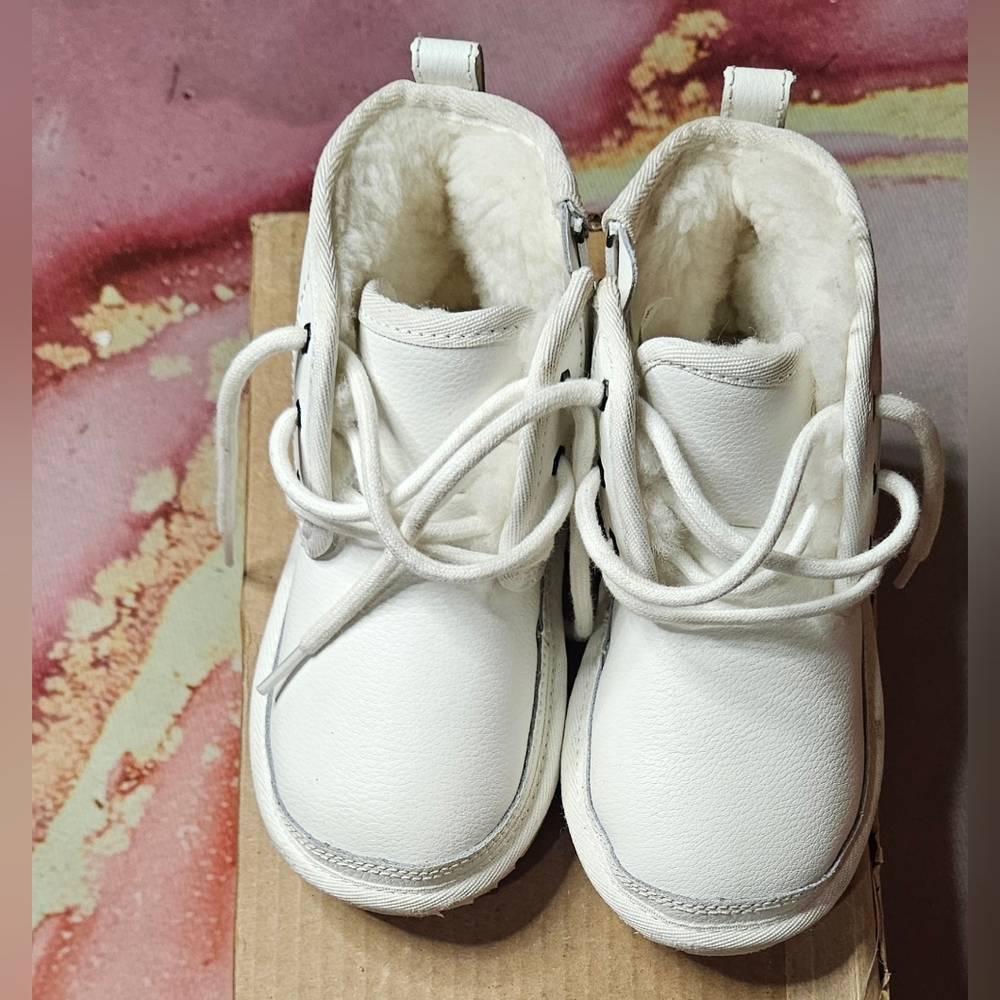 UGGS (TODDLER)(NUMEL2 (LNWOT)